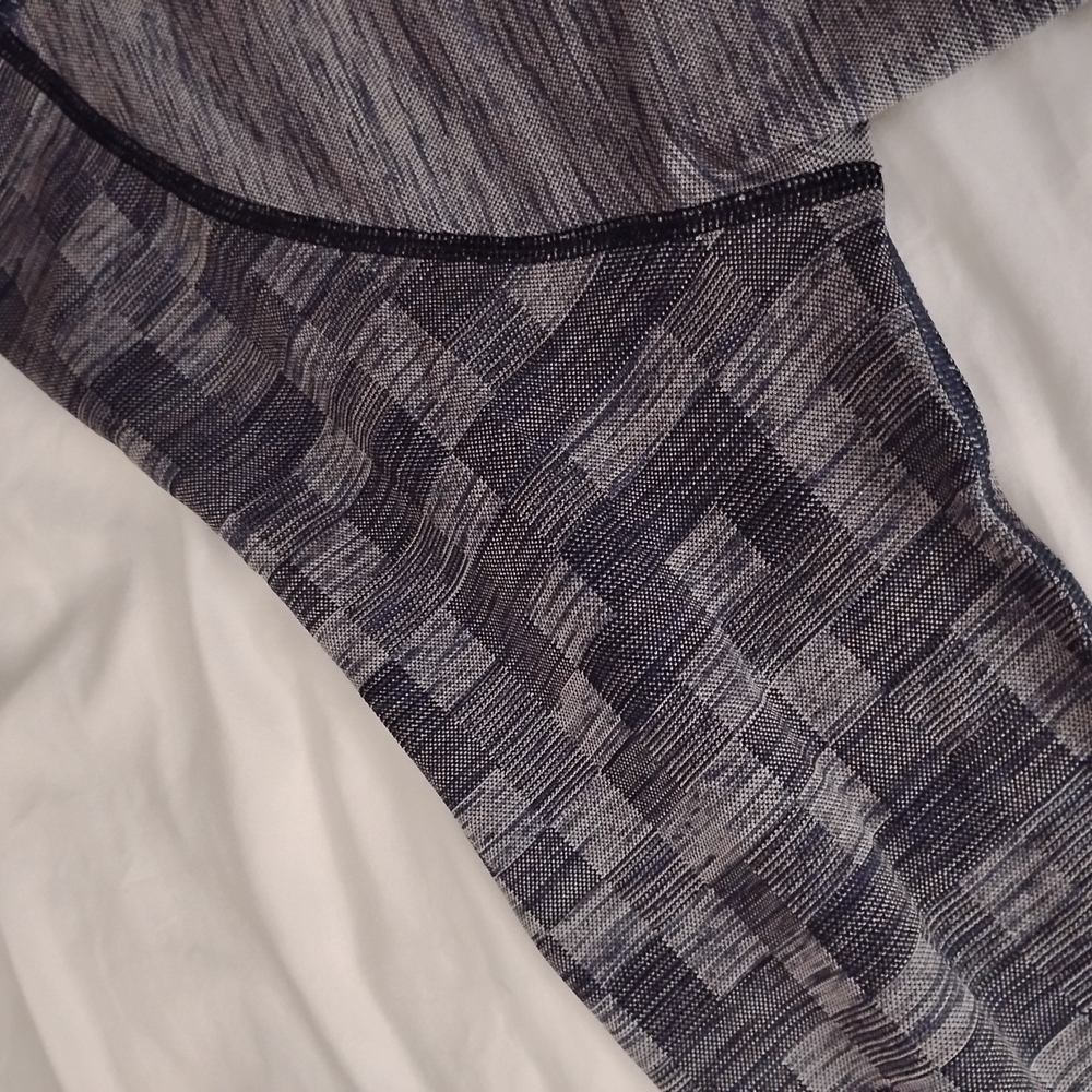Gray Patterned Knit Top - Picture 4 of 4